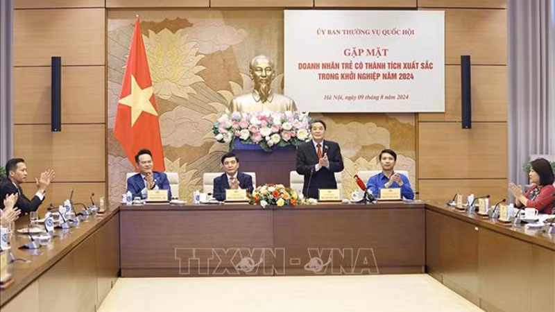 Зампредседателя НС Нгуен Дык Хай выступает на встрече. Фото: ВИА