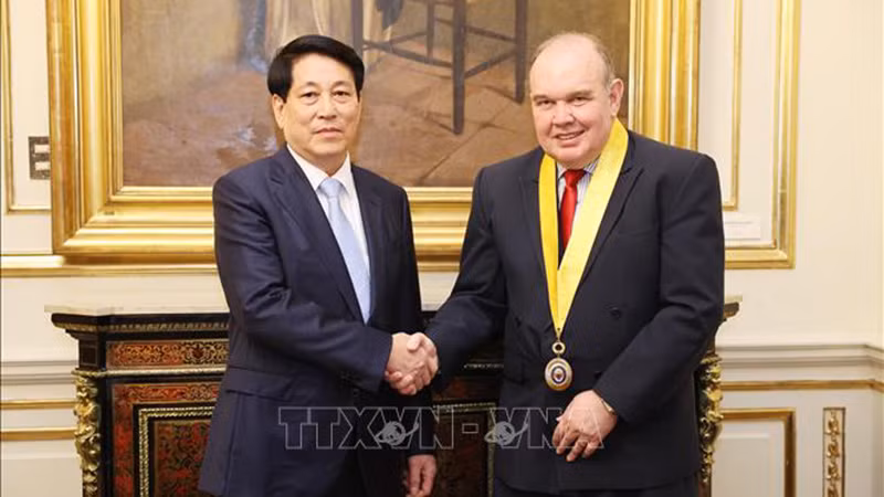 Президент Лыонг Кыонг и Мэр города Лима Рафаэль Лопес Алиага. Фото: ВИА 
