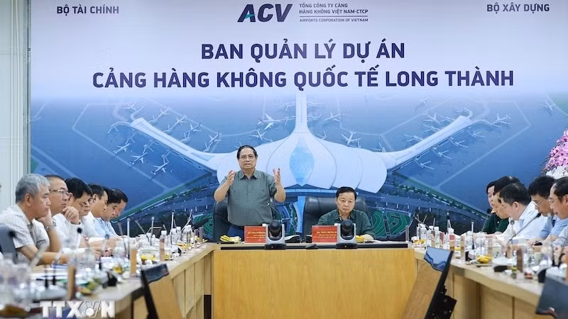 thu-tuong-kiem-tra-don-doc-thi-cong-du-an-cang-hang-khong-quoc-te-long-thanh-2905-8.jpg