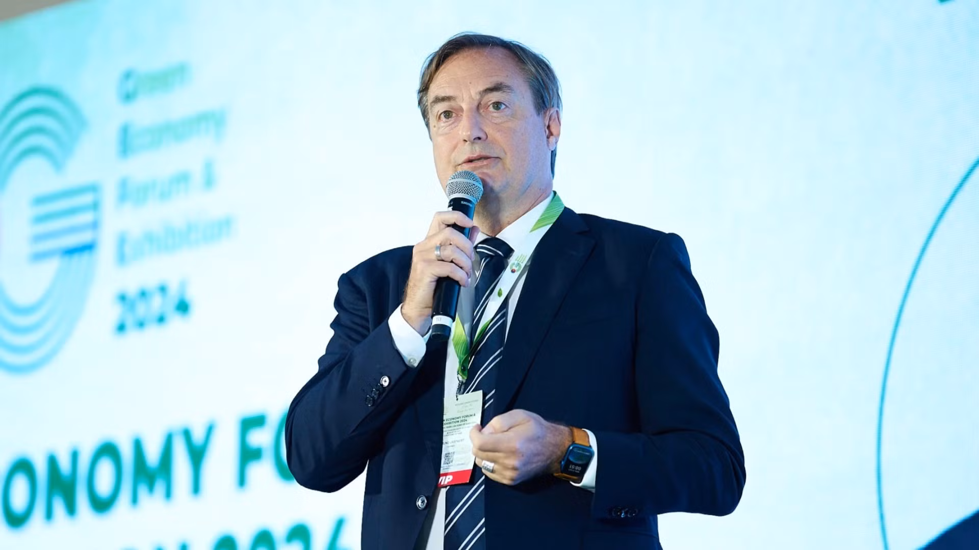 eu-4469-8171.jpg