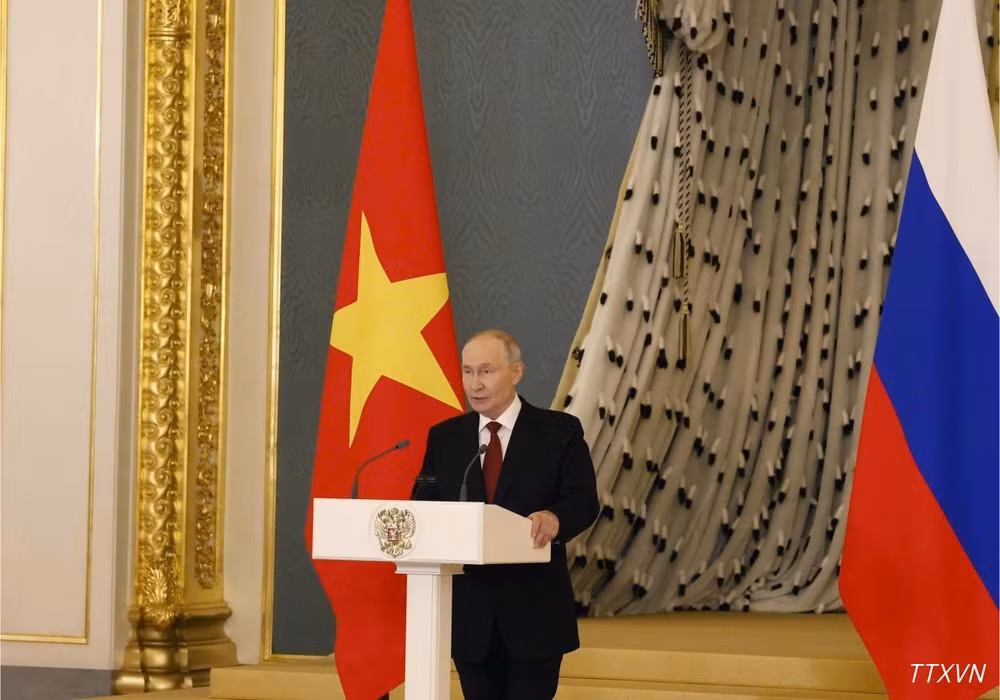 Президент России Владимир Путин выступает с речью. (Фото: ВИА)