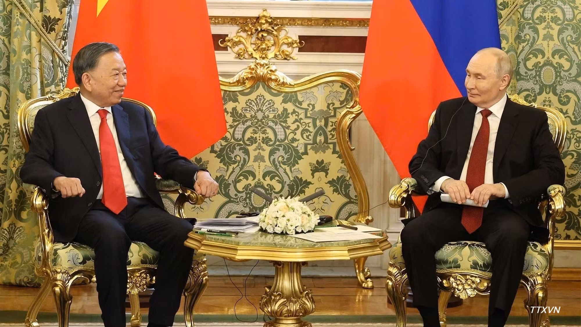 Генеральный секретарь ЦК КПВ, Президент Вьетнама То Лам проводит встречу в узком составе с Президентом России Владимиром Путиным. (Фото: ВИА)