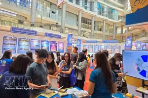 Стенд Vietnam Airlines на выставке ASTINDO Travel Fair 2026 привлекает большое число посетителей. Фото: ВИА