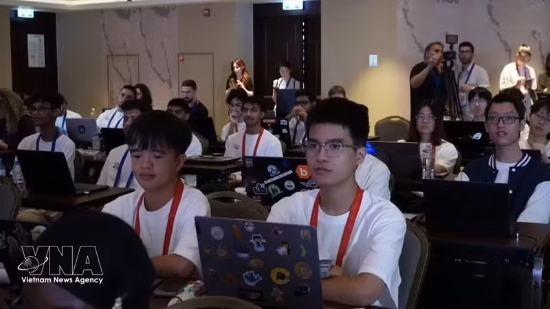 Вьетнамские студенты, принимающие участие в лагере Positive Hack Camp 2026. Фото: ВИА