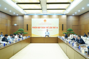 16-е пленарное заседание Комитета по экономическим и финансовым вопросам (декабрь 2025 г.). Фото: quochoi.vn