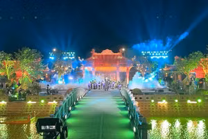 Художественно-публицистическая программа «Героическая песнь на реке» проведена в комплексе исторического памятника паромной переправы Зянь. 