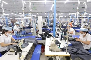 В 2025 году ВВП Вьетнама вырос примерно на 8%, превысив прогноз UOB на уровне 7,7%. Фото: ВИА