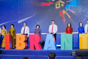 Делегаты принимают участие в церемонии открытия 22-го туристического фестиваля г. Хошимина. Фото: Департамент туризма г. Хошимина