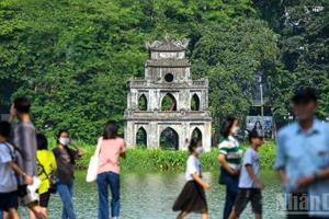 Туристическая отрасль поставила цель принять 25 млн международных туристов и 150 млн внутренних туристов в 2026 году. Фото: Тхань Дат 