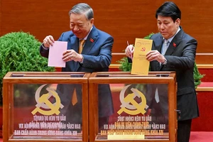 [Фото] Голосование по избранию ЦК КПВ XIV созыва