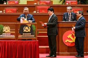 Руководители Партии и Государства провели процедуру тайного голосования.