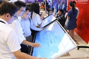 Опыт в сфере цифровой трансформации на форуме поддержки предприятий по цифровой трансформации и развитию электронной коммерции на тему «Безопасное развитие электронных контрактов».