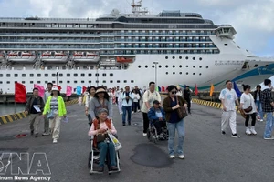 Международный круизный лайнер Adora Mediterranea прибывает в порт Чанмай, доставив 2 613 пассажиров и 732 члена экипажа из Гуанчжоу (Китай) в город Хюэ. Фото ВИА