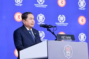 Председатель НС Чан Тхань Ман выступает на общей дискуссии 152-й Ассамблеи МПС. 