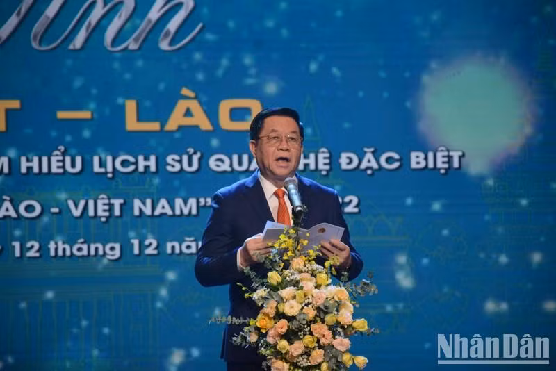 Глава Отдела ЦК КПВ по пропаганде и политическому воспитанию Нгуен Чонг Нгиа выступает на мероприятии.