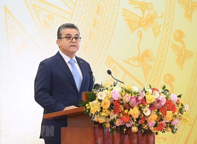 Глава дипломатического корпуса, Посол Палестины во Вьетнаме Саади Салама выступает на церемонии. Фото: VNA