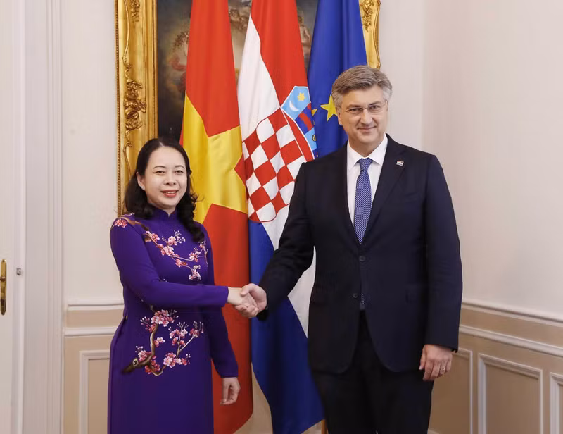 Вице-президент Во Тхи Ань Суан и Премьер-министр Хорватии Андрей Пленкович. Фото: VNA