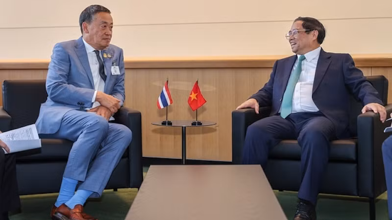 Премьер-министр Фам Минь Тьинь и Премьер-министр Таиланда Сретта Тависин. Фото: VGP