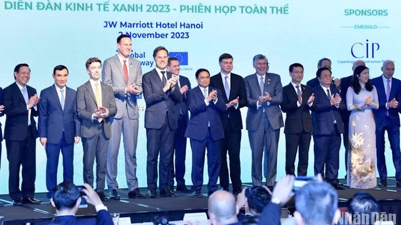 Участники форума зеленой экономики. Фото: Чан Хай