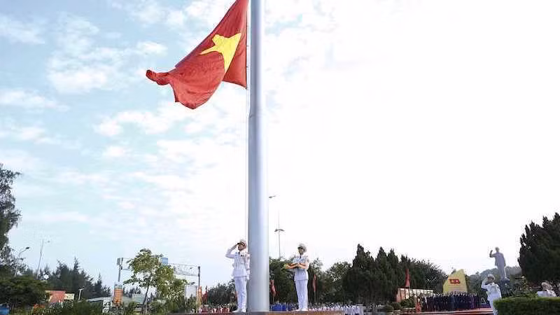 Церемония поднятия флага на острове Кото.