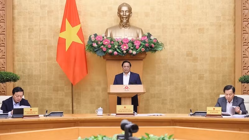 Премьер-министр Фам Минь Тьинь выступает на заседании. Фото: ВИА