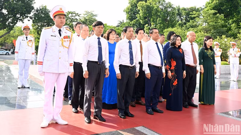 Делегация Министерства труда, инвалидов войны и социального обеспечения. Фото: Чан Хай