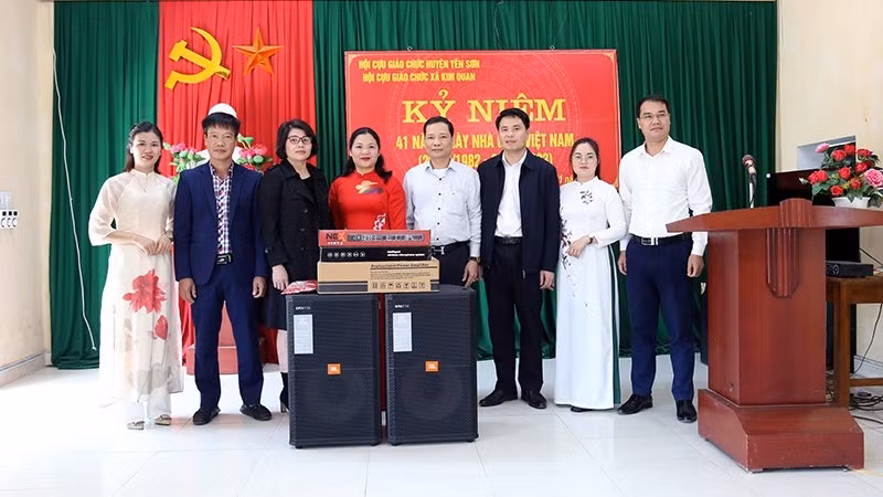 Это практический и значимый подарок для учителей и учащихся – представителей этнических меньшинств.