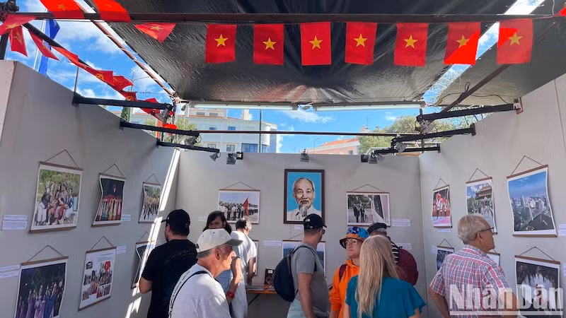 Вьетнамский стенд на фестивале.