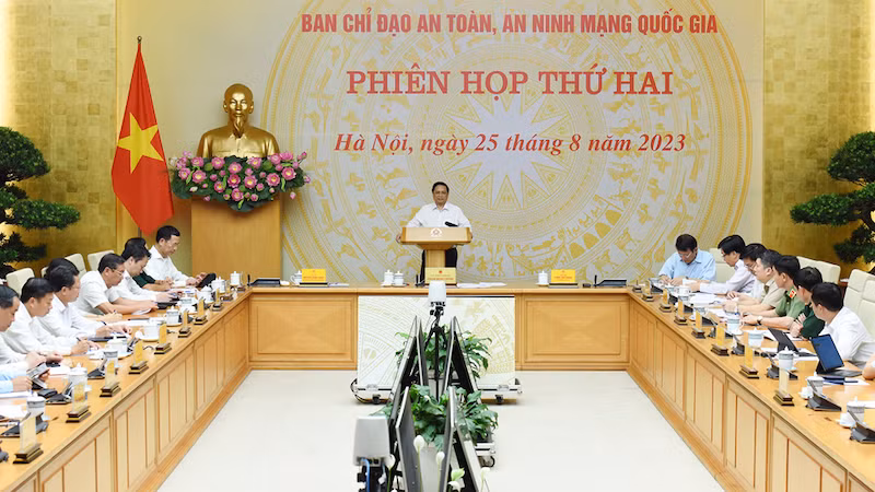 Премьер-министр Фам Минь Тьинь выступает на заседании. Фото: Чан Хай