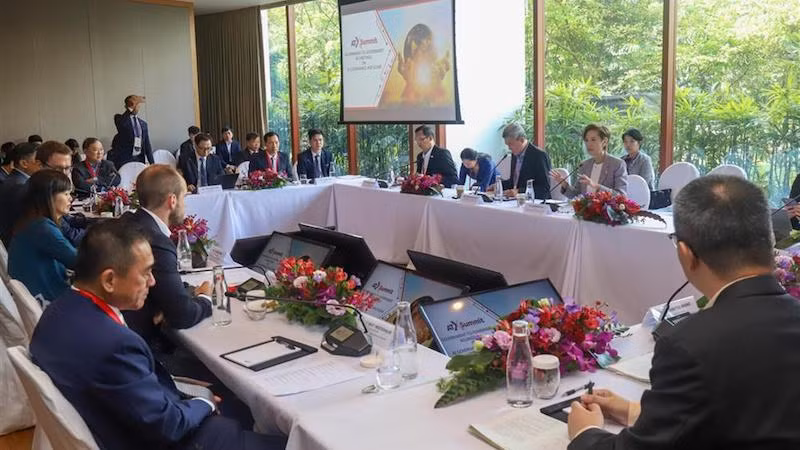 Министерский круглый стол по вопросам управления ИИ и интернет-мошенничества. Фото: bocongan.gov.vn