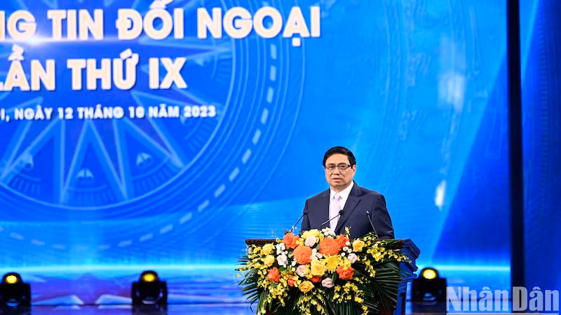 Премьер-министр Фам Минь Тьинь выступает на церемонии. Фото: Тхань Дат