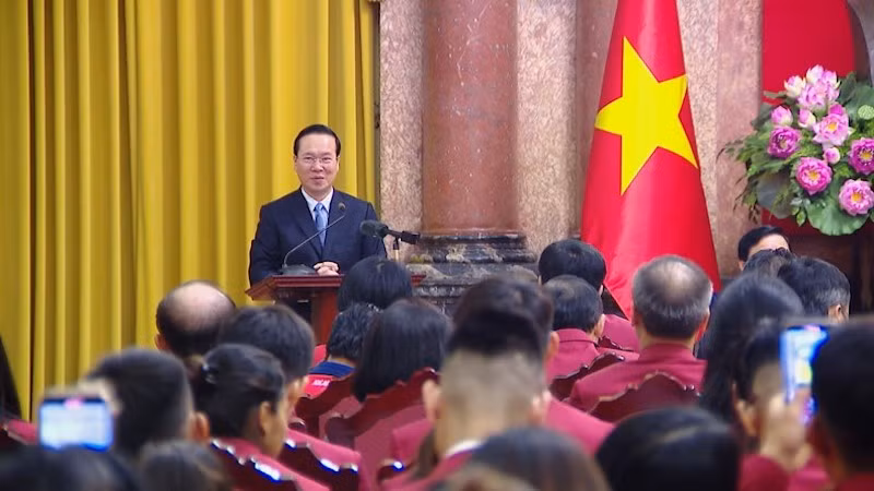 Президент Во Ван Тхыонг выступает на встрече. Фото: Хонг Куан