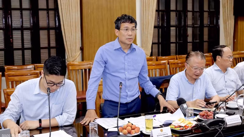 Замминистра иностранных дел Нгуен Минь Ву выступает на заседании. Фото: baoquocte.vn