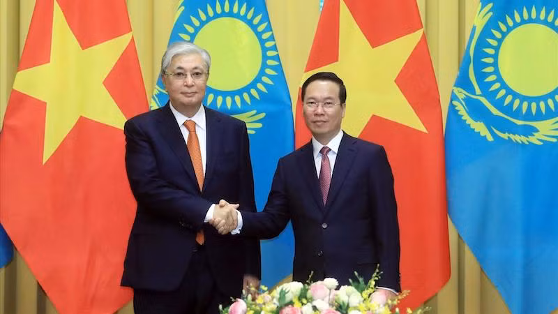 Президент Во Ван Тхыонг и Президент Касым-Жомарт Токаев. Фото: ВИА