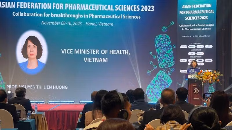 Замминистра здравоохранения Вьетнама Нгуен Тхи Лиен Хыонг выступает на конференции. Фото: ВИА