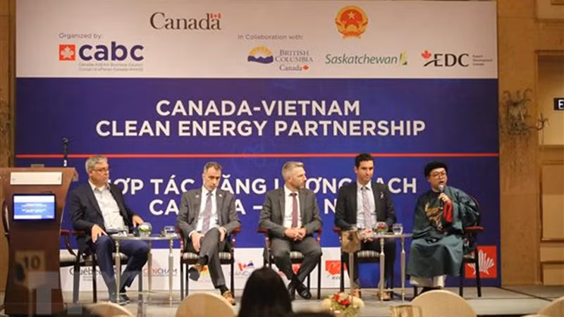 Участники форума. Фото; ВИА