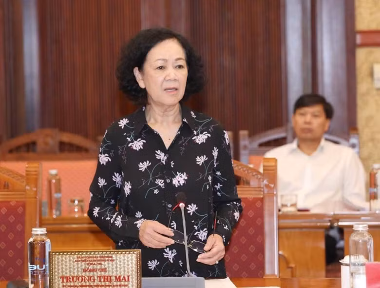 Постоянный член Секретариата ЦК КПВ Чыонг Тхи Май выступает на конференции. Фото: ВИА