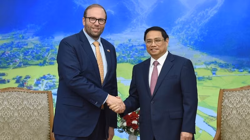 Премьер-министр Фам Минь Тьинь и Председатель Комитета Палаты представителей США по путям и средствам Джейсон Смит. Фото: Чан Хай