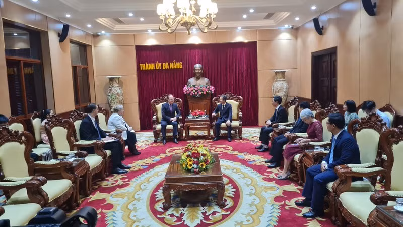 Общий вид рабочей встречи.