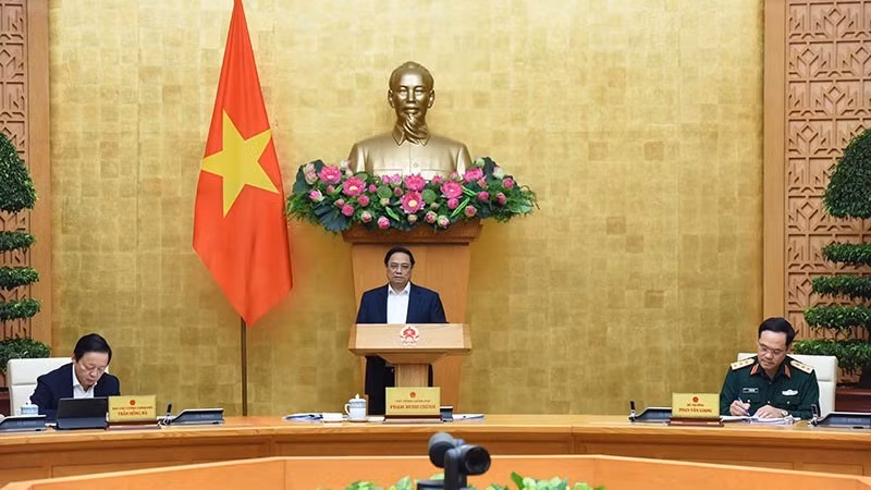 Премьер-министр Фам Минь Тьинь выступает на заседании. Фото: Чан Хай