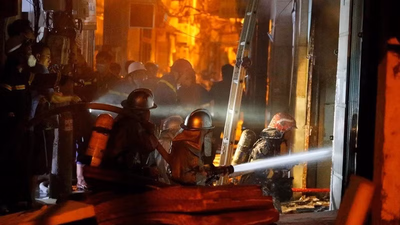 Пожар повлек за собой человеческие жертвы и значительный материальный ущерб. Фото: Ньы И