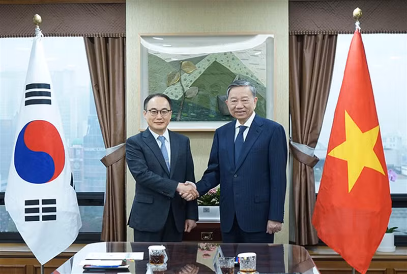 Министр общественной безопасности То Лам и Генеральный прокурор Верховной прокуратуры Южной Кореи Ли Вон Сок. Фото: bocongan.gov.vn