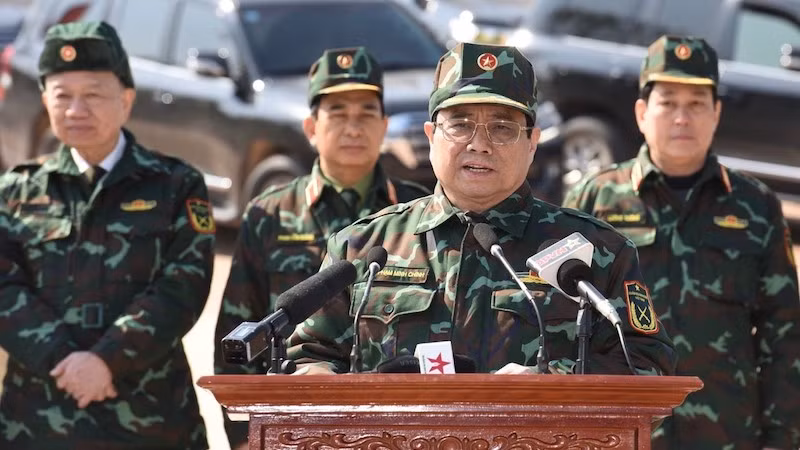 Премьер-министр Фам Минь Тьинь выступает на учениях. Фото: Чан Хай