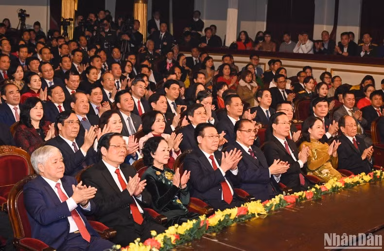 Действующие и бывшие руководители Партии и Государства на церемонии. Фото: Зюи Линь