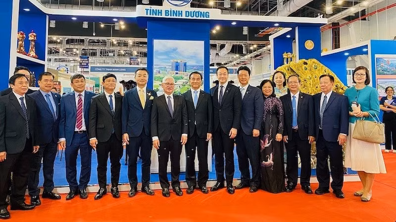 Участники программы. Фото: binhduong.gov.vn