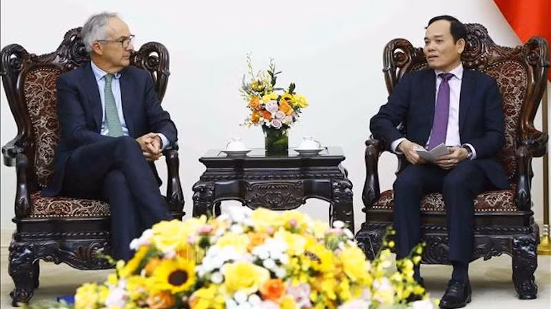 Вице-премьер Чан Лыу Куанг и специальный посланник Правительства Австралии по Юго-Восточной Азии Николас Мур. Фото: VGP