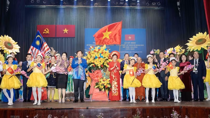 В церемонии приняли участие артисты двух стран. Фото: ВИА