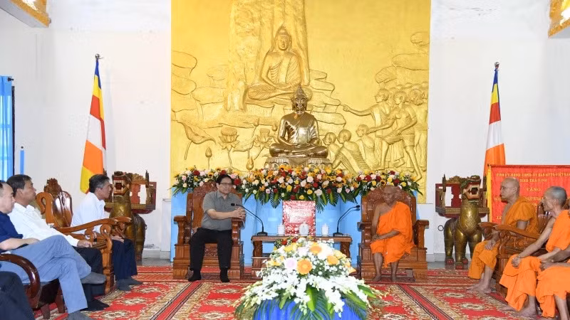 Премьер-министр посещает Ассоциацию солидарности патриотических монахов провинции Чавинь.