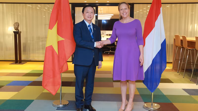 Вице-премьер Чан Хонг Ха и Вице-премьер Нидерландов Карола Схаутен. Фото: МИД Вьетнама