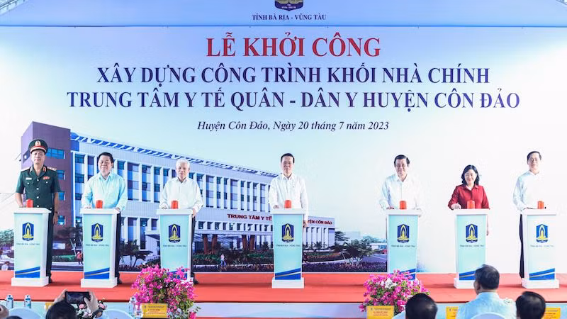 Церемония закладки фундамента Военно-народного медицинского центра Кондао. Фото: vpctn.gov.vn